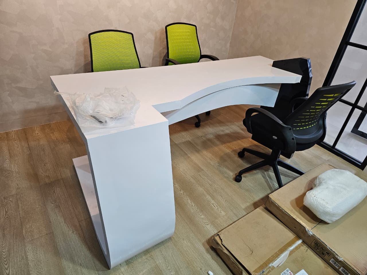 Interior Kantor Layanan Garuda Tour & Travel - Thumbnail 4