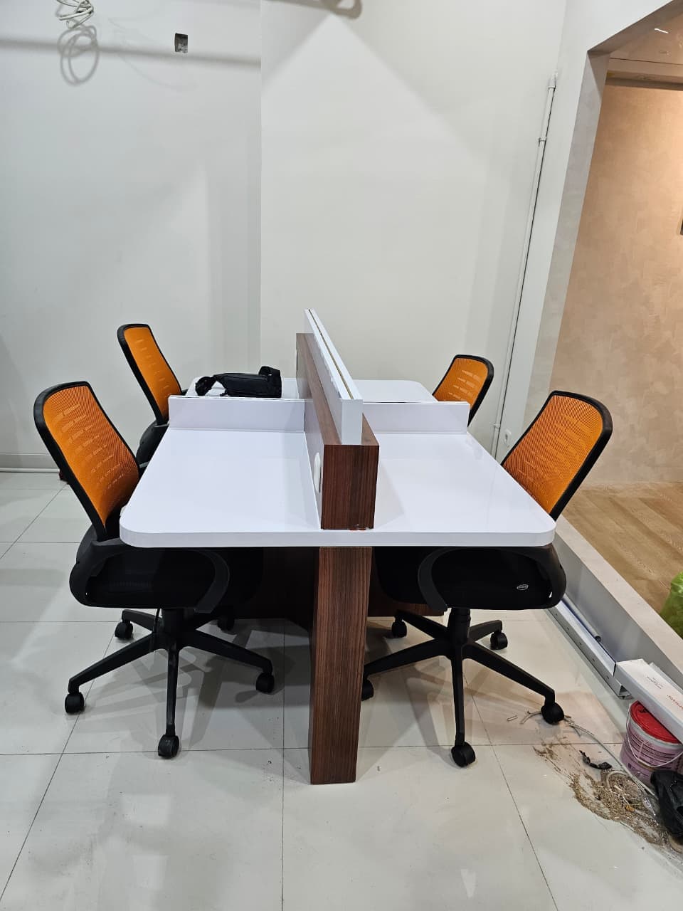 Interior Kantor Layanan Garuda Tour & Travel - Thumbnail 14