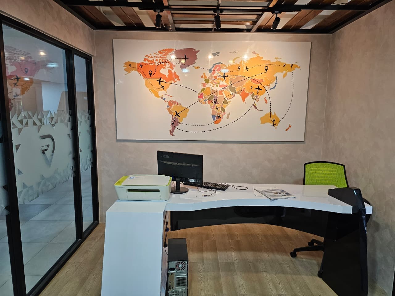 Interior Kantor Layanan Garuda Tour & Travel - Thumbnail 18